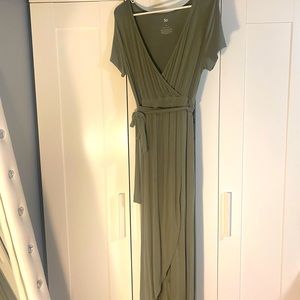 Medium SO cap sleeve dress with belted waste only worn once beautiful army green